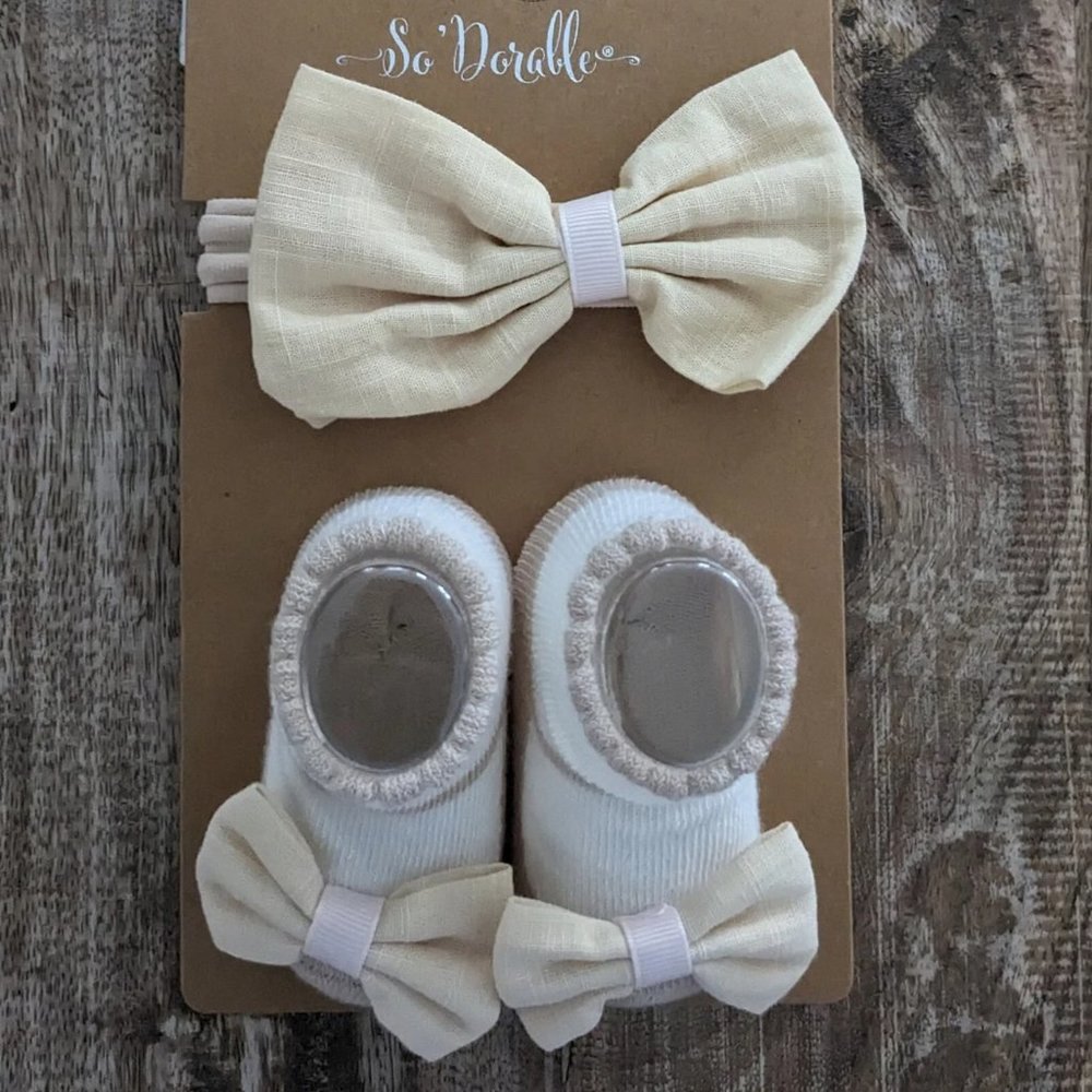 Set of hairbow and booties